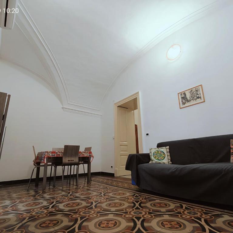 Giulio's Apartment - Two-Bedroom Apartment with Balcony - 32