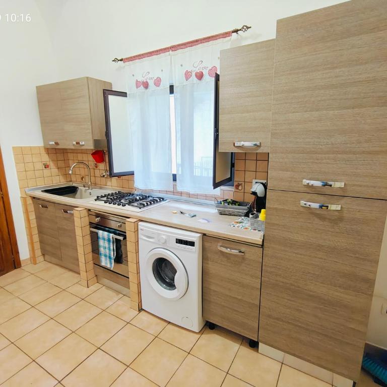 Giulio's Apartment - Two-Bedroom Apartment with Balcony - 10