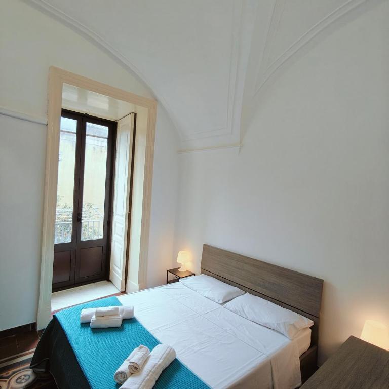 Giulio's Apartment - Two-Bedroom Apartment with Balcony - 37
