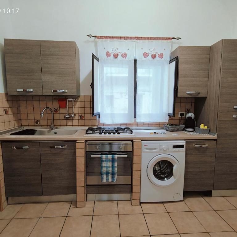 Giulio's Apartment - Two-Bedroom Apartment with Balcony - 40