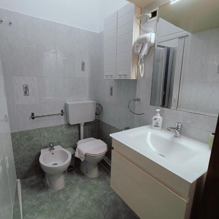 Giulio's Apartment - Two-Bedroom Apartment with Balcony - 12