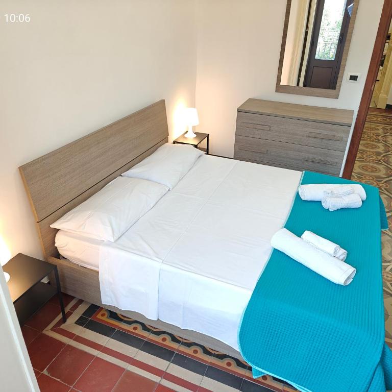 Giulio's Apartment - Two-Bedroom Apartment with Balcony - 15