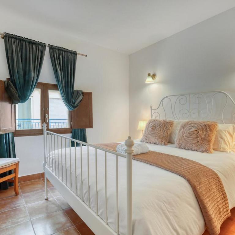Bougainvillea - Four-Bedroom House - 11