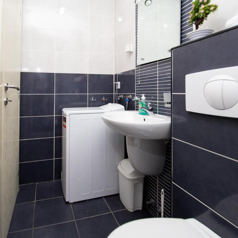Central Budva M Lux Apartments - Apartman sa 2 Spavaće Sobe i Balkonom - 26
