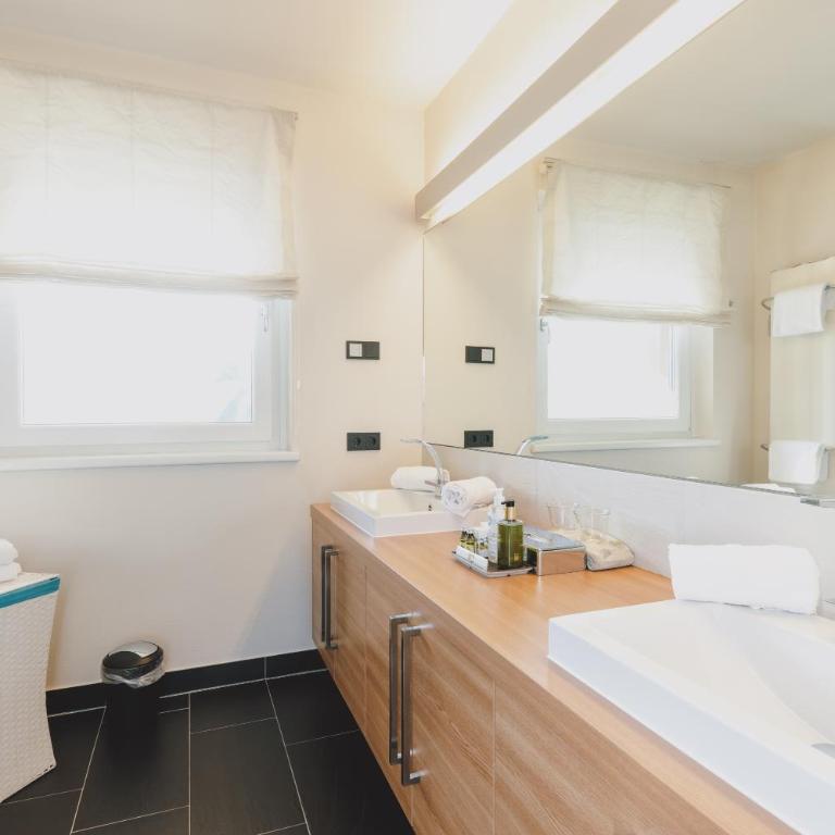Auhof Wirtshaus & Suiten - Deluxe Suite mit Whirlpool-Badewanne und kostenfreiem Eintritt zum Tauern Spa - 4