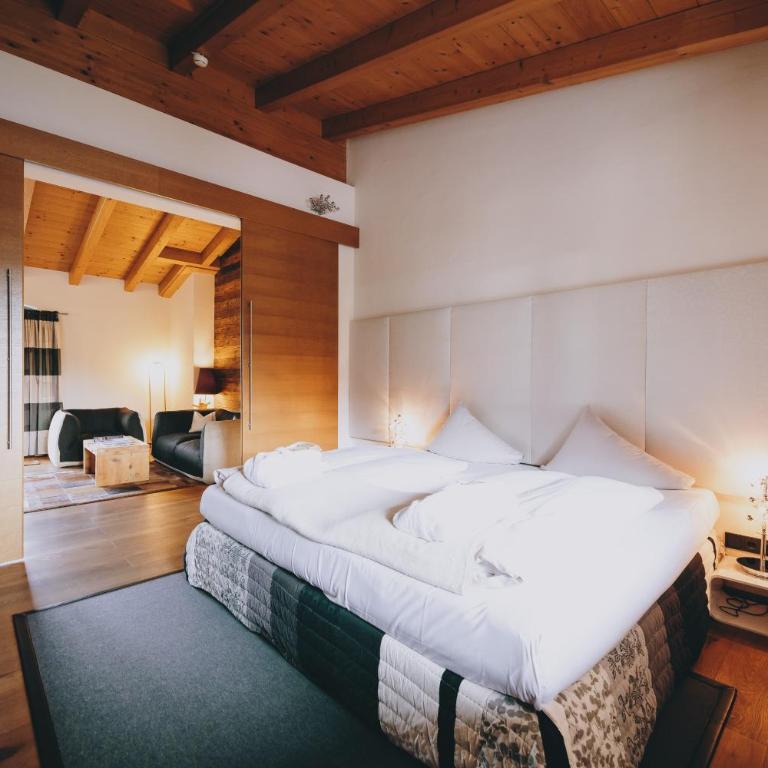 Auhof Wirtshaus & Suiten - Deluxe Suite mit Whirlpool-Badewanne und kostenfreiem Eintritt zum Tauern Spa - 6
