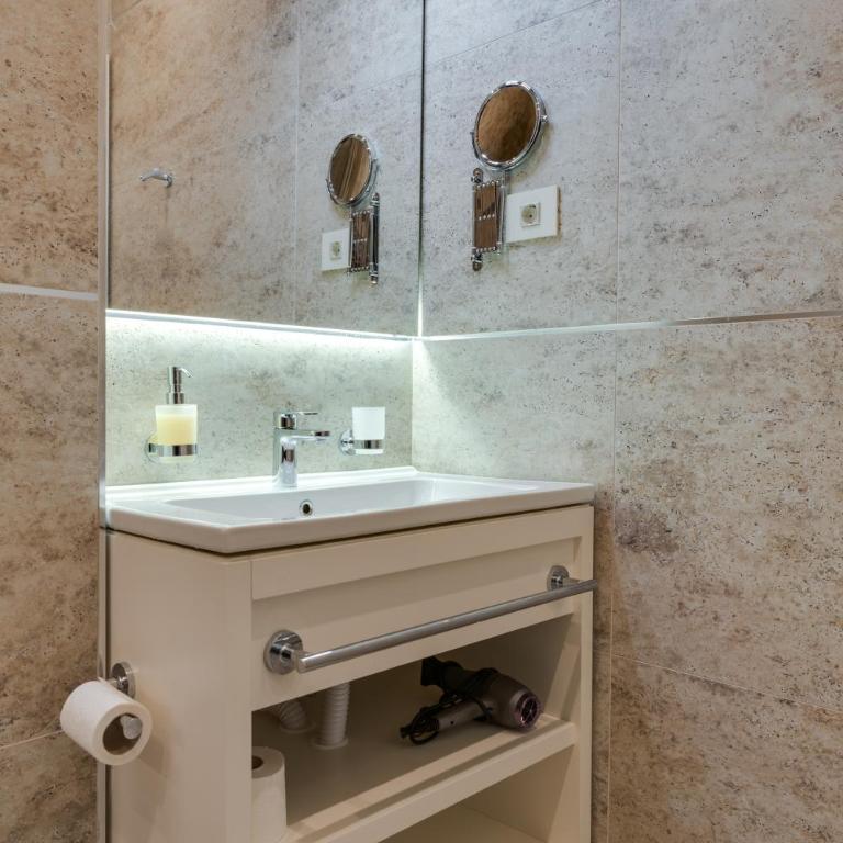 ZEPTERME Luxury Apartments & Studios by CENTRAL - Apartman s 1 Spavaćom Sobom i Terasom - 9