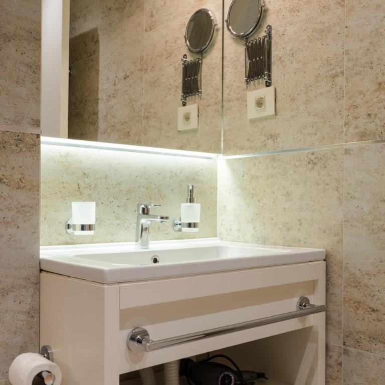 ZEPTERME Luxury Apartments & Studios by CENTRAL - Deluks Studio sa Bračnim Krevetom (King-size) - 5