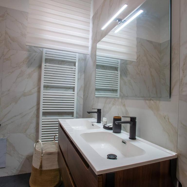 HouSmart Lorenzo Costa 17 - Appartamento con 3 Camere da Letto - 36