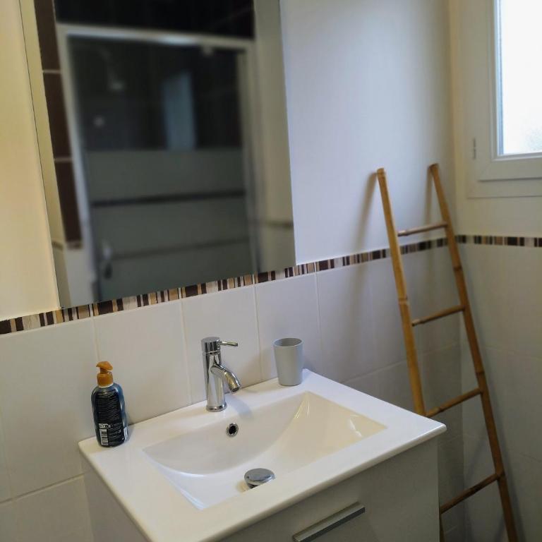 Maison avec jardin, calme et ensoleillée à 2 minutes du centre-ville - Haus mit 3 Schlafzimmern - 17