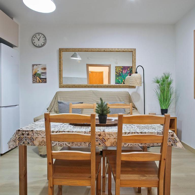 Beautiful apartment in Las Ramblas Barcelona 6pax - Three-Bedroom Apartment - 13