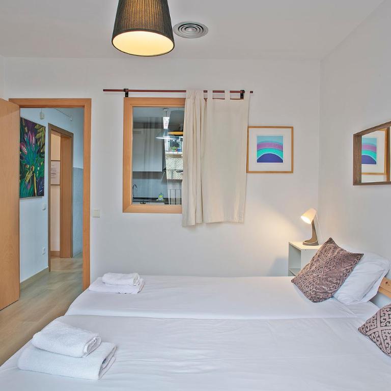 Beautiful apartment in Las Ramblas Barcelona 6pax - Three-Bedroom Apartment - 7