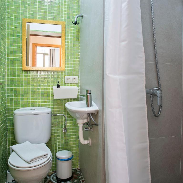 Beautiful apartment in Las Ramblas Barcelona 6pax - Three-Bedroom Apartment - 3