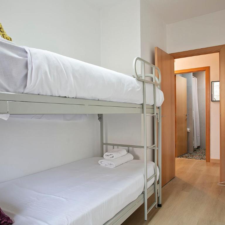 Beautiful apartment in Las Ramblas Barcelona 6pax - Three-Bedroom Apartment - 12
