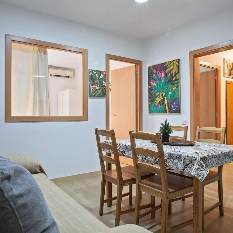 Beautiful apartment in Las Ramblas Barcelona 6pax - Three-Bedroom Apartment - 14