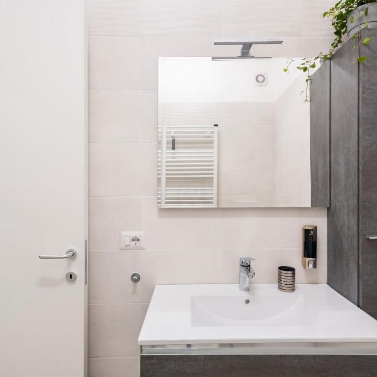 Private Parking - Bilocale Monti Tiburtini - One-Bedroom Apartment - 9