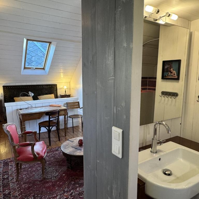 Chambres d'Hôtes Couleurs du Temps - Double Room - Courtyard Side - 15