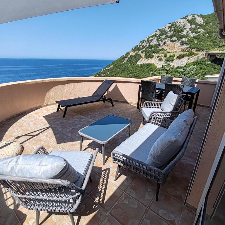 Villa Contact - Two-Bedroom Apartment with Terrace and Sea View - 25