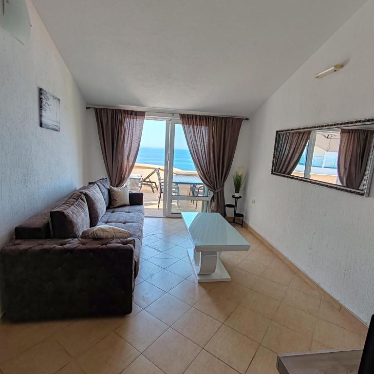 Villa Contact - Two-Bedroom Apartment with Terrace and Sea View - 30