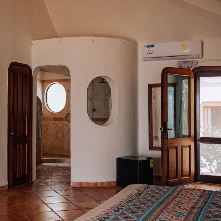 Villas Kaàn - King Room with Sea View - 8