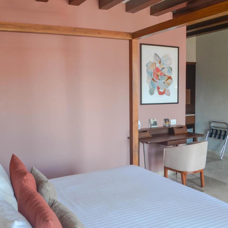 Casa Lucia Hotel Boutique - Queen Room with Pool View - 9