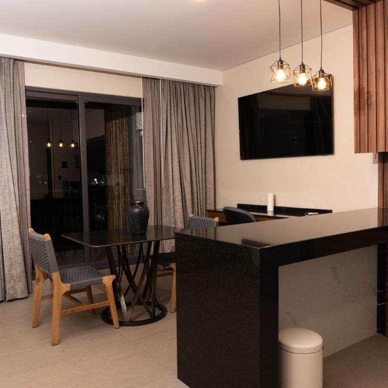 Hotel Zuma Colony - Deluxe King Studio - 4