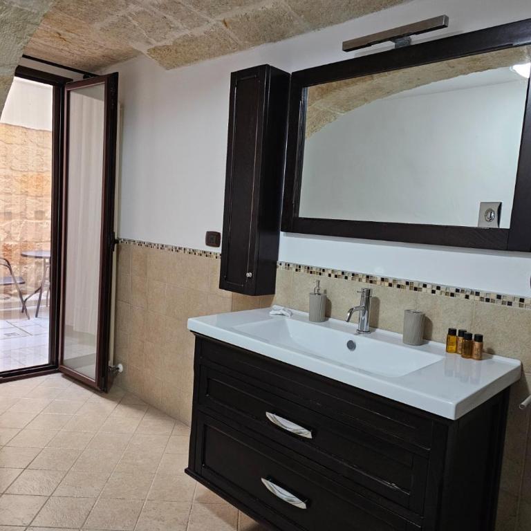La Casetta - Deluxe One-Bedroom Apartment - 45