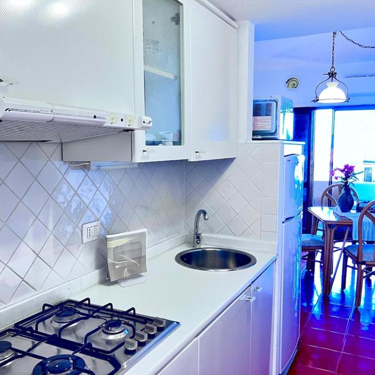 Rosso Lilu' Casa con vista mozzafiato sulla Pelosa - Appartamento con 2 Camere da Letto e Vista Mare - 15