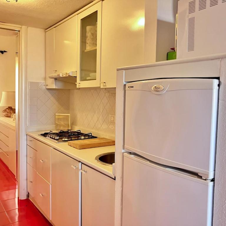 Rosso Lilu' Casa con vista mozzafiato sulla Pelosa - Appartamento con 2 Camere da Letto e Vista Mare - 14