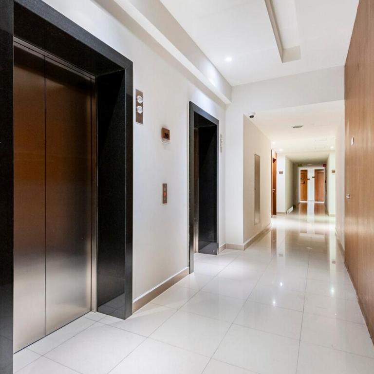 Luxury apart with amazing pool, gym, sauna, wifi - Apartamento Familiar de 2 dormitorios con vistas - 2