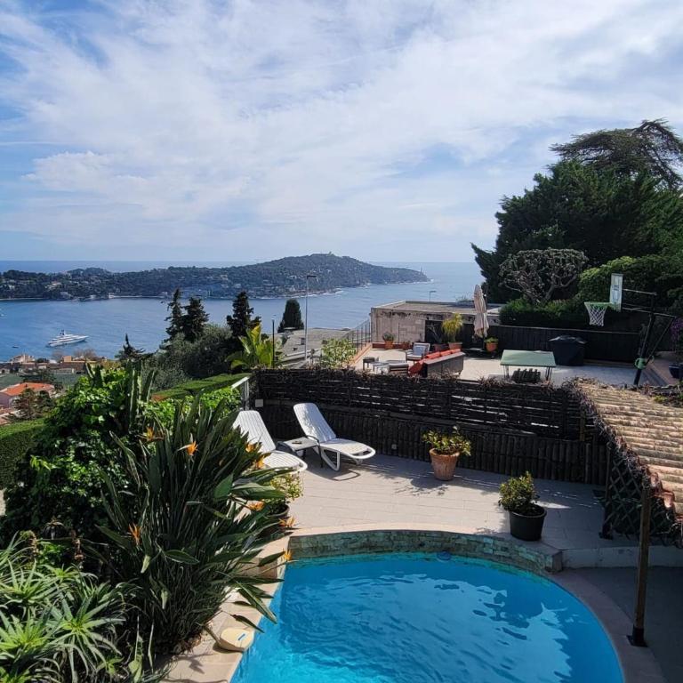 Bas de villa plus piscine Vue époustouflante - Villa 2 Chambres - 35