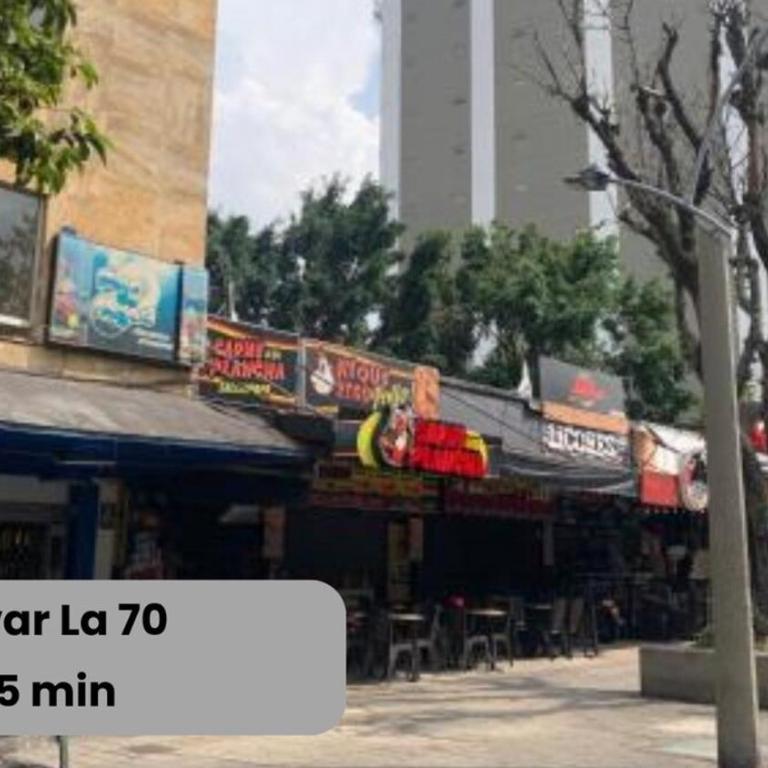 Excelente Ubicación en La 70-Laureles - Apartamento - 35