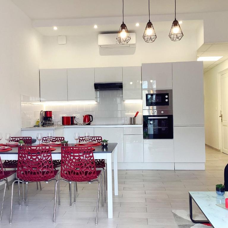 Appartement Stella 95m2 Climatisé Parking Proche Sanctuaire - Apartment mit 3 Schlafzimmern und Bergblick - 7