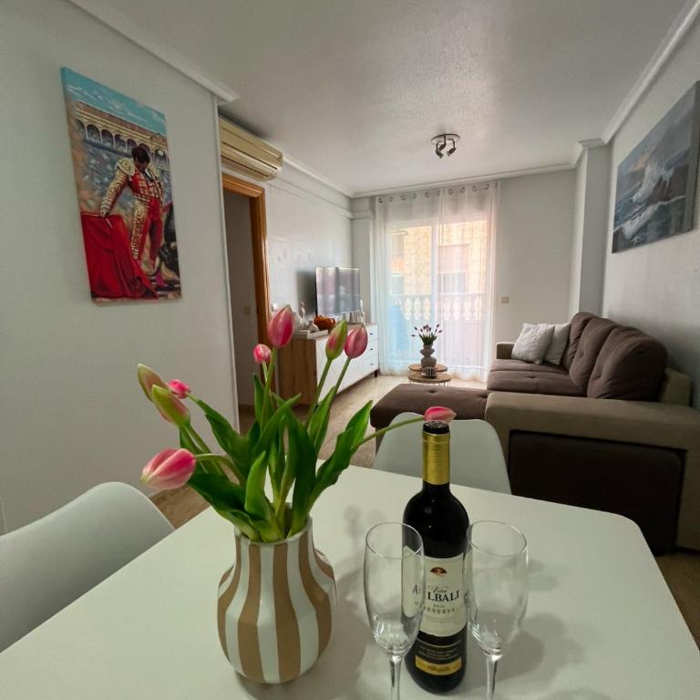 Del Mar - Two-Bedroom Apartment - 8