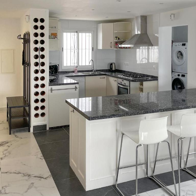 Beautiful Home In Las Lagunas De Mijas - Casa Vacacional de 7 dormitorios - 19