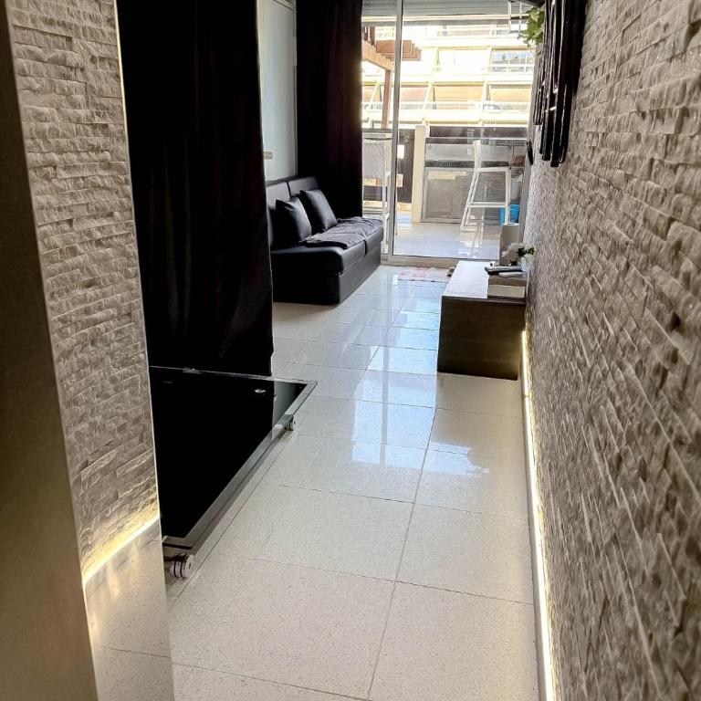 Cap Red Room - One-Bedroom Apartment - 10
