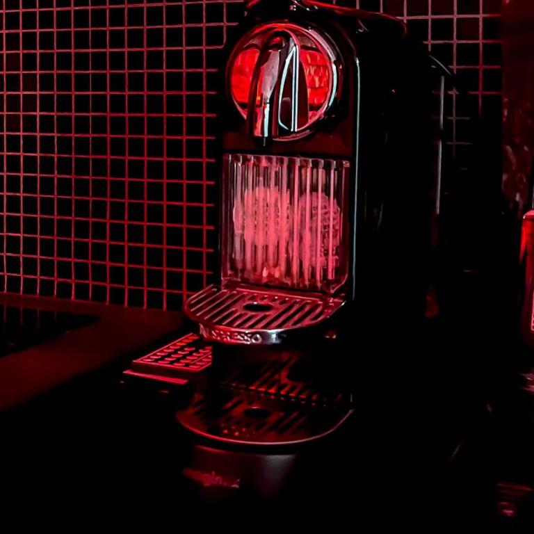 Cap Red Room - One-Bedroom Apartment - 5