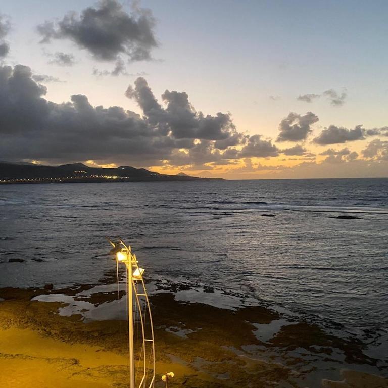 Beachfront Suite Las Canteras - One-Bedroom Apartment - 13