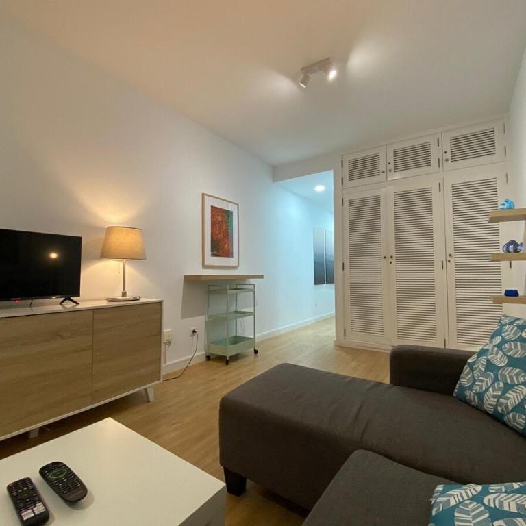 Beachfront Suite Las Canteras - One-Bedroom Apartment - 16