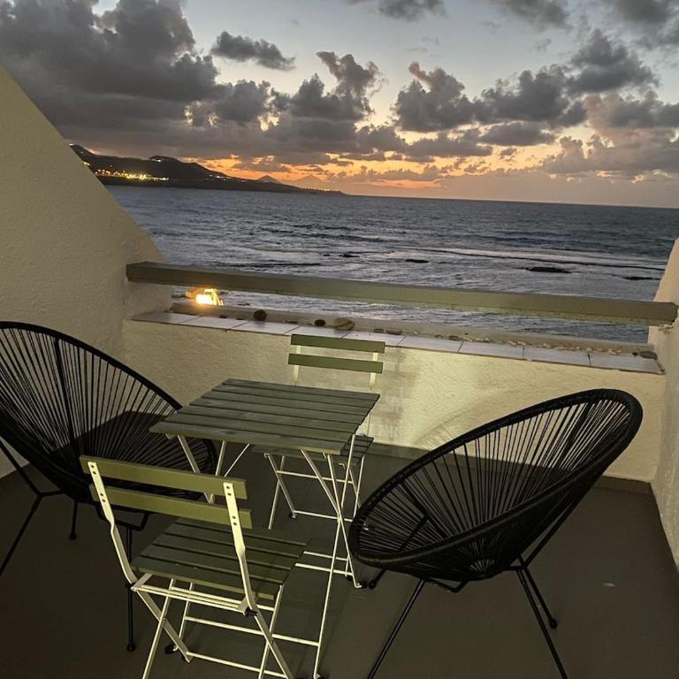 Beachfront Suite Las Canteras - One-Bedroom Apartment - 18