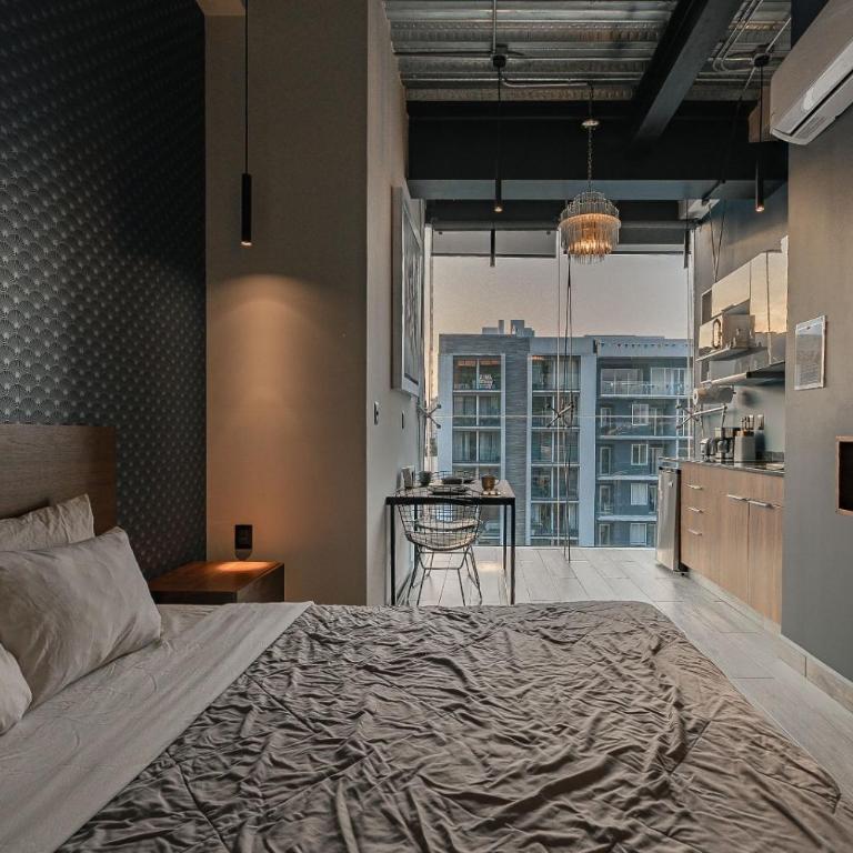 Skyline Loft – Modern Comfort, Stunning City Views - Loft - 1