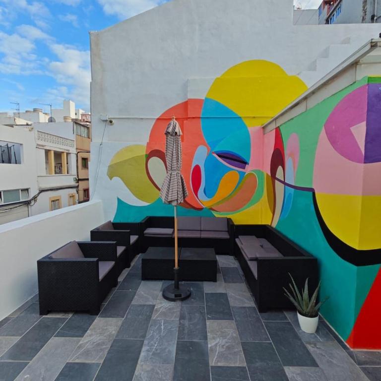 Town House Near The Beach - Four-Bedroom Apartment with Balcony - 1