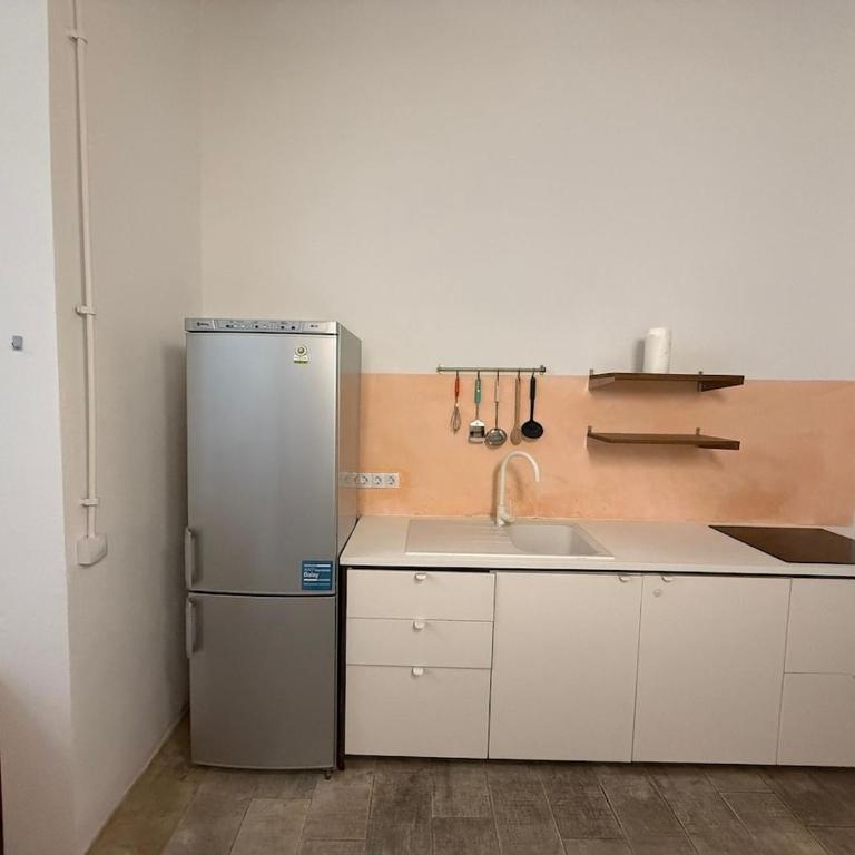 Town House Near The Beach - Four-Bedroom Apartment with Balcony - 12
