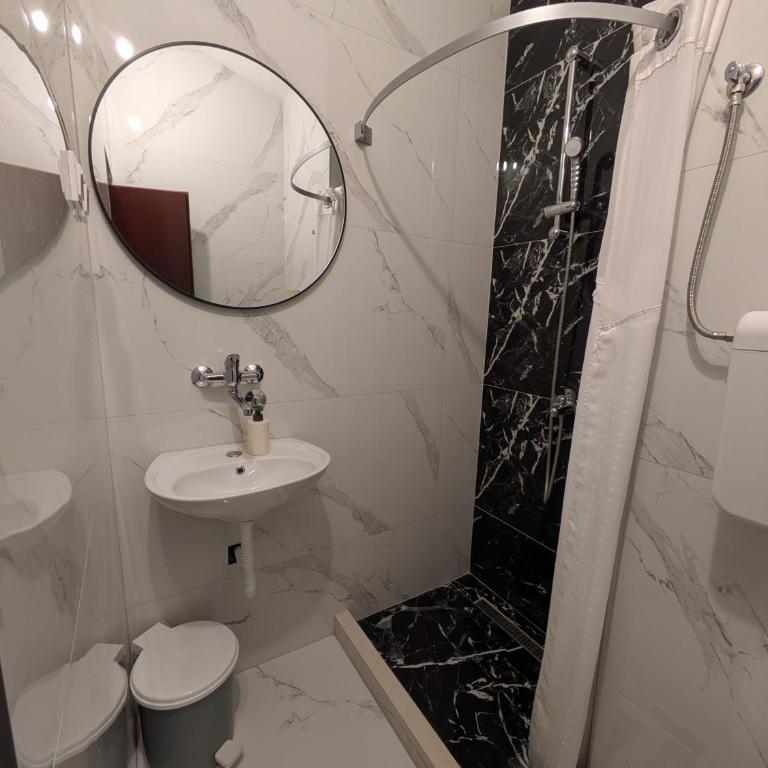 Apartmani Abeona - Apartman sa 2 Spavaće Sobe i Terasom - 5