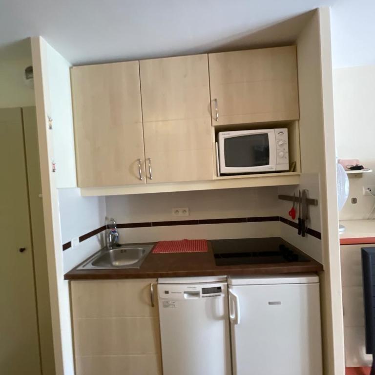 Appartement saint Raphaël - cap esterel- 5 couchages- parking couvert - One-Bedroom Apartment with Park View - 6