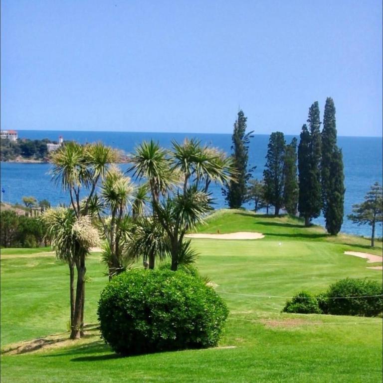 Appartement saint Raphaël - cap esterel- 5 couchages- parking couvert - One-Bedroom Apartment with Park View - 9