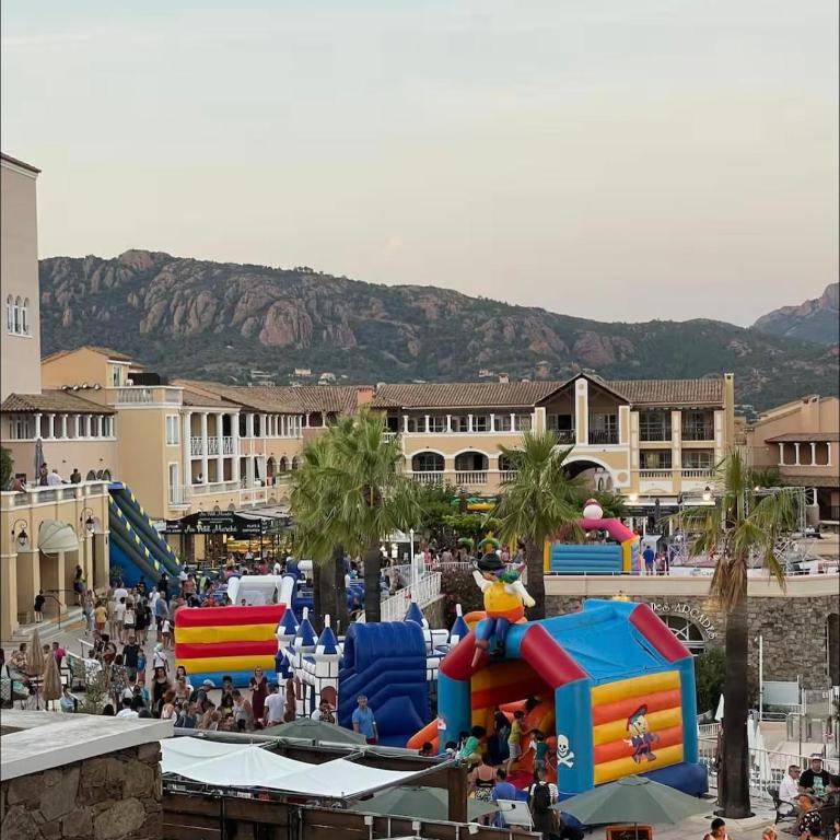 Appartement saint Raphaël - cap esterel- 5 couchages- parking couvert - One-Bedroom Apartment with Park View - 16