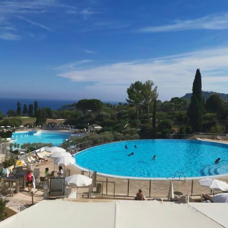 Appartement saint Raphaël - cap esterel- 5 couchages- parking couvert - One-Bedroom Apartment with Park View - 24