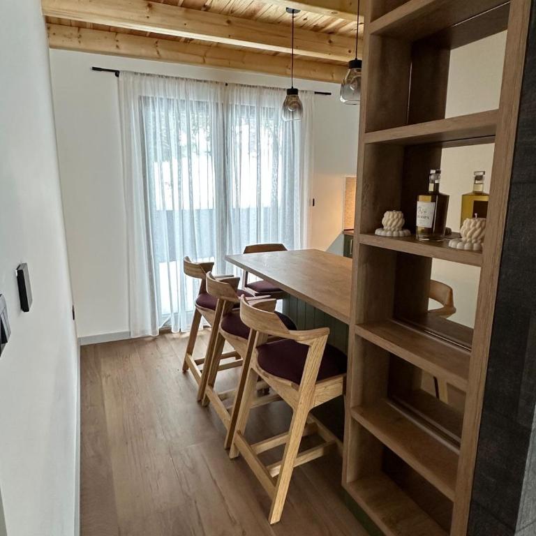 Black Chalet - Two-Bedroom Chalet - 16