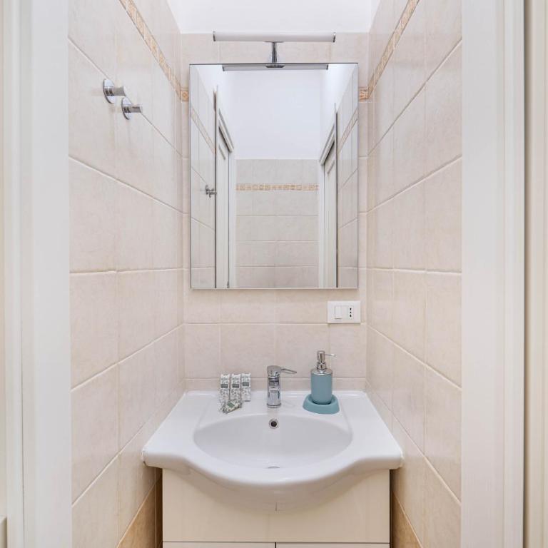 Central Apartment - 10 min to Duomo - Appartamento con 2 Camere da Letto - 14